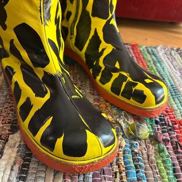 Vibrant Yellow and Black Women's Heeled Boots 10 - Picture 3 of 16